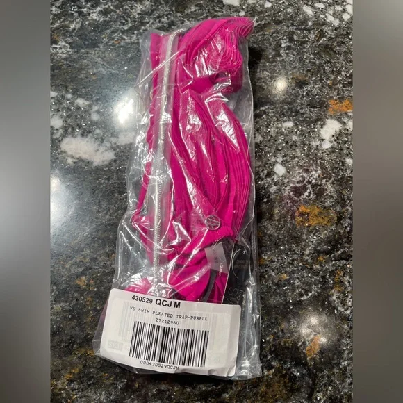 NWT shiffon Shine Rope pleated top by VS in berrylicious size M - Picture 4 of 4